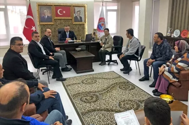Başkan Kılıç'tan rekortmen sporculara ödül Başkan Kılıç'tan rekortmen sporculara ödül