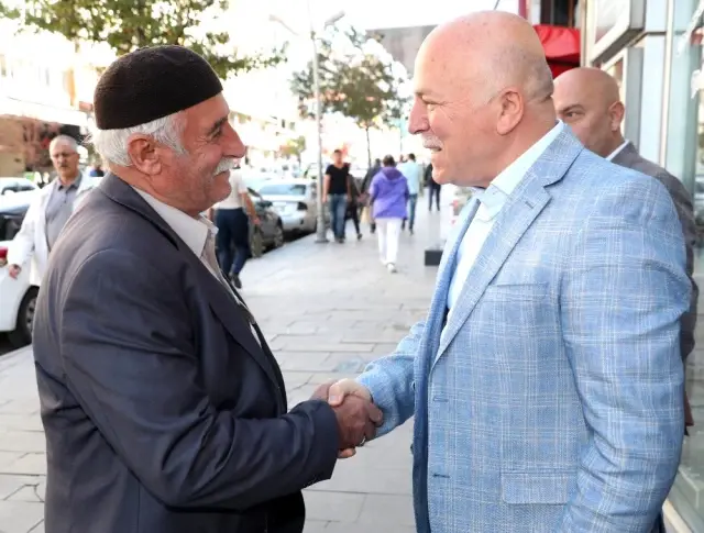 Başkan Sekmen Yakutiye'de esnafı gezdi