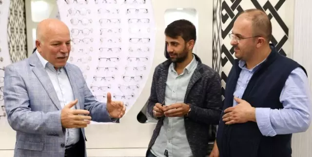 Başkan Sekmen Yakutiye'de esnafı gezdi Başkan Sekmen Yakutiye'de esnafı gezdi