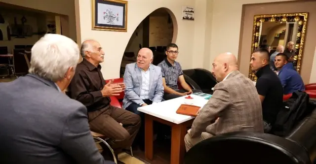 Başkan Sekmen Yakutiye'de esnafı gezdi Başkan Sekmen Yakutiye'de esnafı gezdi