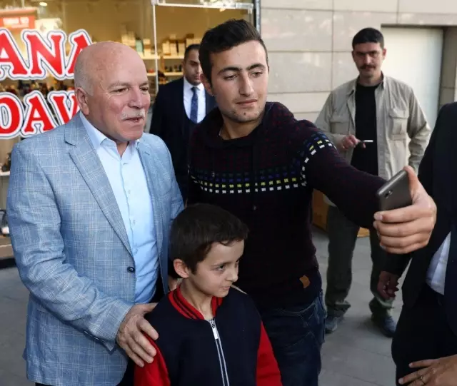 Başkan Sekmen Yakutiye'de esnafı gezdi Başkan Sekmen Yakutiye'de esnafı gezdi