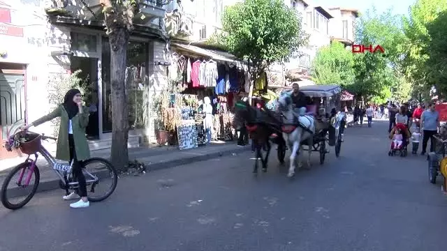 Büyükada'da 'kaza' tepkisi... röportaj sırasında bile kaza oluyordu Büyükada'da 'kaza' tepkisi... röportaj sırasında bile kaza oluyordu