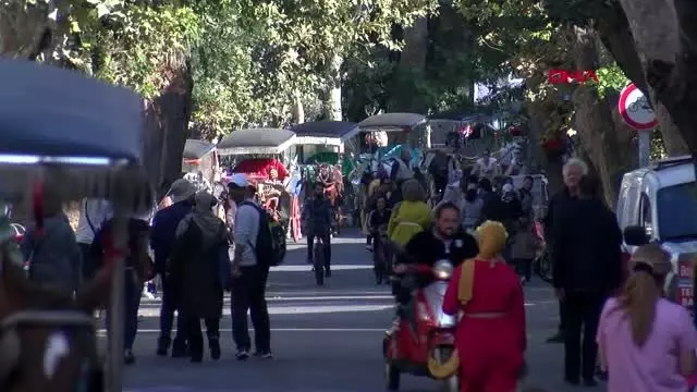 Büyükada'da 'kaza' tepkisi... röportaj sırasında bile kaza oluyordu Büyükada'da 'kaza' tepkisi... röportaj sırasında bile kaza oluyordu