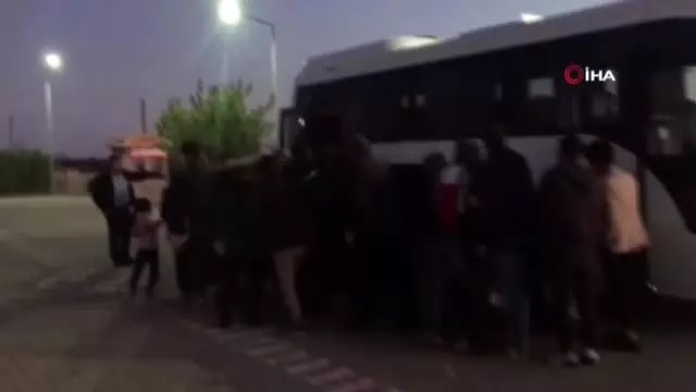 Çanakkale'de 57 mülteci yakalandı Çanakkale'de 57 mülteci yakalandı