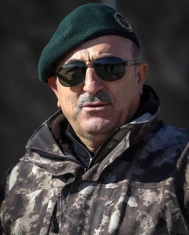 Çavuşoğlu'nun özel harekat üniformalı pozu, Akşener'in yardımcısını rahatsız etti Çavuşoğlu'nun özel harekat üniformalı pozu, Akşener'in yardımcısını rahatsız etti