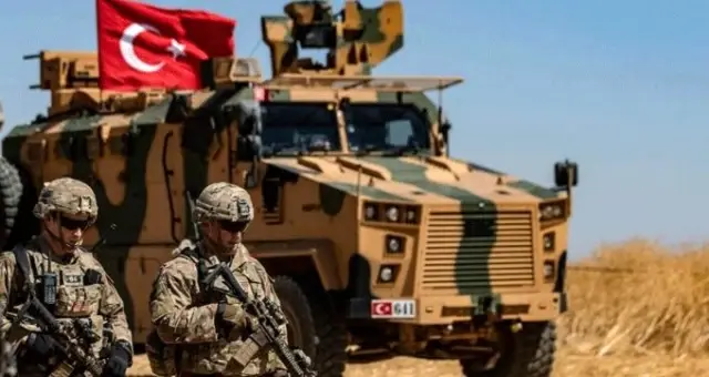Ceylanpınar'da hoparlörden Mehter Marşı ve Erdoğan'ın okuduğu şiir dinletiliyor