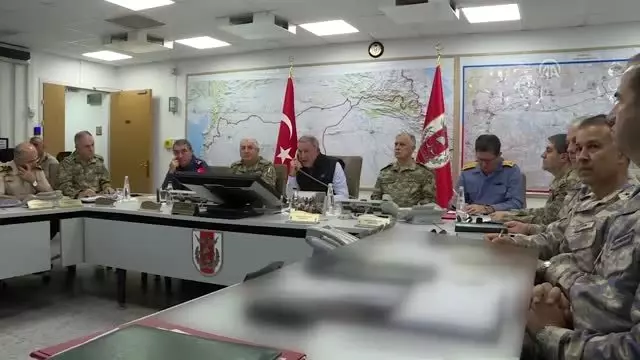 Cumhurbaşkanı Erdoğan, Barış Pınarı Harekatı emrini verdi (2) Cumhurbaşkanı Erdoğan, Barış Pınarı Harekatı emrini verdi (2)