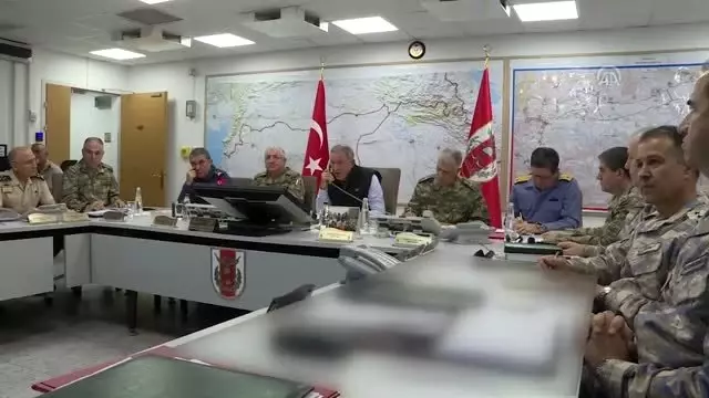Cumhurbaşkanı Erdoğan, Barış Pınarı Harekatı emrini verdi (2) Cumhurbaşkanı Erdoğan, Barış Pınarı Harekatı emrini verdi (2)