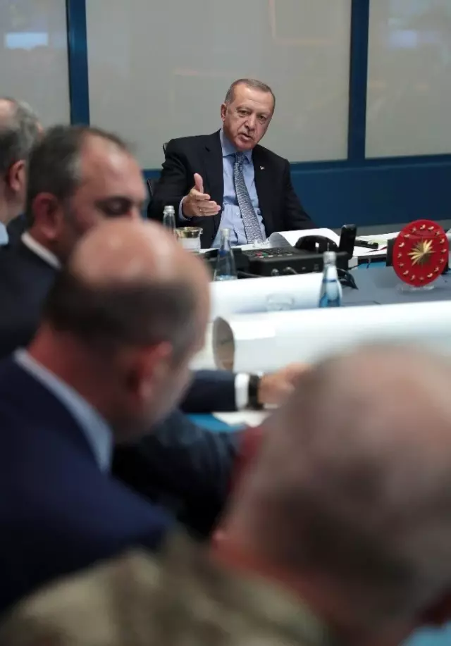 Cumhurbaşkanı Erdoğan'dan Barış Pınarı Harekatı'na ilişkin direktifler Cumhurbaşkanı Erdoğan'dan Barış Pınarı Harekatı'na ilişkin direktifler