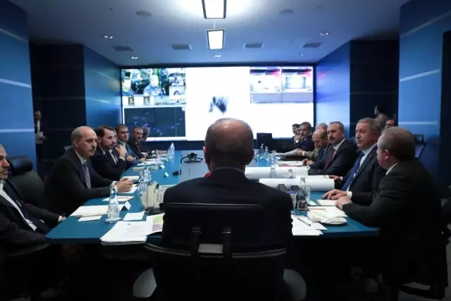 Cumhurbaşkanı Erdoğan'dan Barış Pınarı Harekatı'na ilişkin direktifler Cumhurbaşkanı Erdoğan'dan Barış Pınarı Harekatı'na ilişkin direktifler