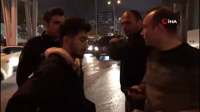E-5'te ilginç kaza! İETT şoförü kendisine çarpan aracı bariyerlere sıkıştırdı E-5'te ilginç kaza! İETT şoförü kendisine çarpan aracı bariyerlere sıkıştırdı
