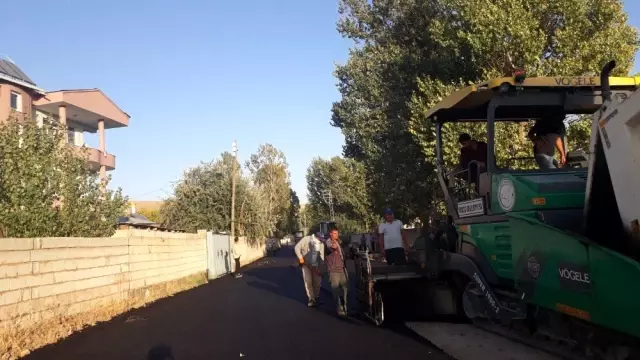 Erciş Belediyesinden yol asfaltlama çalışması Erciş Belediyesinden yol asfaltlama çalışması
