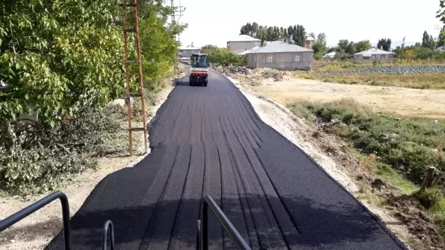 Erciş Belediyesinden yol asfaltlama çalışması Erciş Belediyesinden yol asfaltlama çalışması