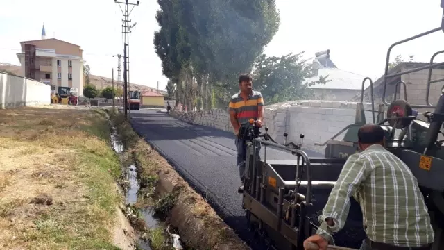 Erciş Belediyesinden yol asfaltlama çalışması Erciş Belediyesinden yol asfaltlama çalışması