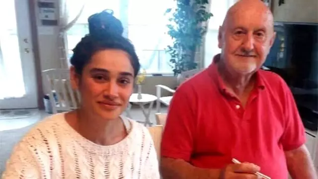 Genç oyuncu Meltem Miraloğlu'nun kendisini evlat edinen 80 yaşındaki adamla evlendiği ortaya çıktı Genç oyuncu Meltem Miraloğlu'nun kendisini evlat edinen 80 yaşındaki adamla evlendiği ortaya çıktı