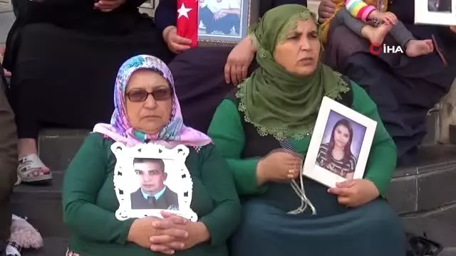 HDP önündeki ailelerin evlat nöbeti 37'nci gününde HDP önündeki ailelerin evlat nöbeti 37'nci gününde