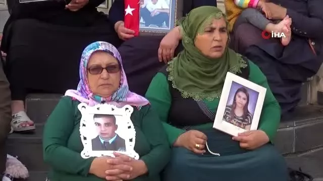 HDP önündeki ailelerin evlat nöbeti 37'nci gününde HDP önündeki ailelerin evlat nöbeti 37'nci gününde