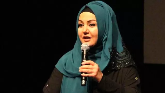 İkbal Gürpınar'dan 48 yaş büyük biriyle evlenen Meltem Miraloğlu yorumu: Eşi Hristiyansa evliliği caiz değil! İkbal Gürpınar'dan 48 yaş büyük biriyle evlenen Meltem Miraloğlu yorumu: Eşi Hristiyansa evliliği caiz değil!