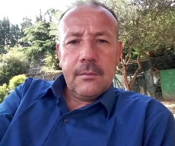 İş yerinin çatısını tamir etmek isteyen bekçi, düşerek öldü İş yerinin çatısını tamir etmek isteyen bekçi, düşerek öldü