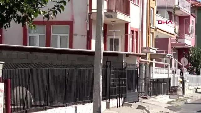 Isparta pompalı tüfekle ateş açıp, oğluyla birlikte kendini eve kilitledi Isparta pompalı tüfekle ateş açıp, oğluyla birlikte kendini eve kilitledi