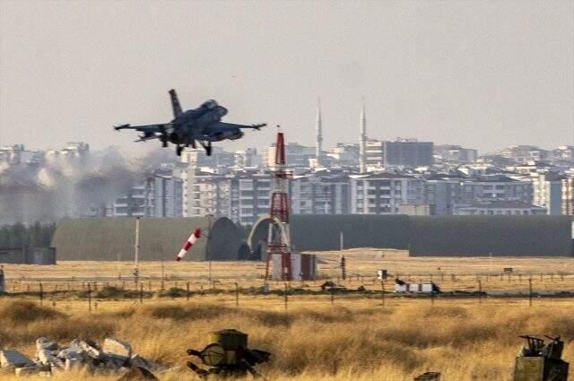 Jetlerden sonra obüsler de bombardımana başladı