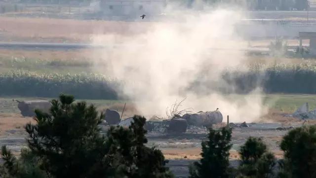 Jetlerden sonra obüsler de bombardımana başladı Jetlerden sonra obüsler de bombardımana başladı