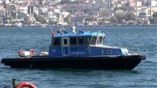 Kabataş'ta polis ve zabıtadan hanutçulara uygulama