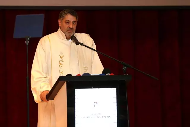 'Kendi sosyal hırsızlıklarını örtmeye çalışıyorlar' 'Kendi sosyal hırsızlıklarını örtmeye çalışıyorlar'