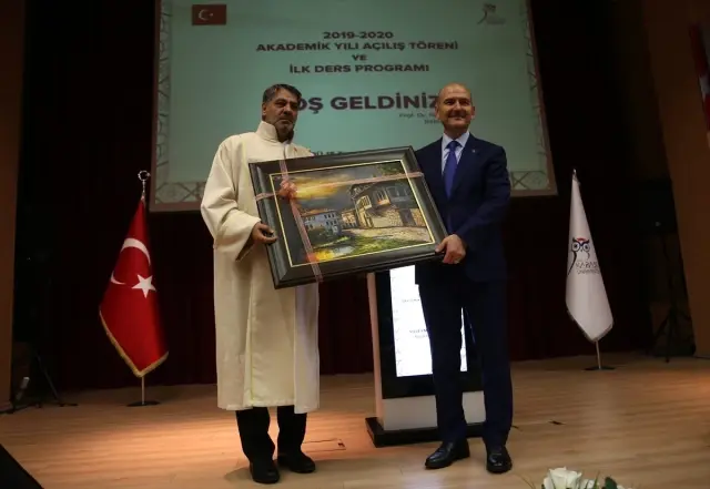 'Kendi sosyal hırsızlıklarını örtmeye çalışıyorlar' 'Kendi sosyal hırsızlıklarını örtmeye çalışıyorlar'