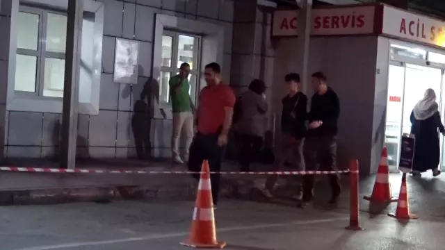Kendisini döven babasını bıçakladı, okul kıyafetiyle gözaltına alındı