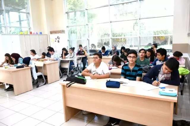 Küçükçekmece'de ücretsiz LGS kursları başladı Küçükçekmece'de ücretsiz LGS kursları başladı