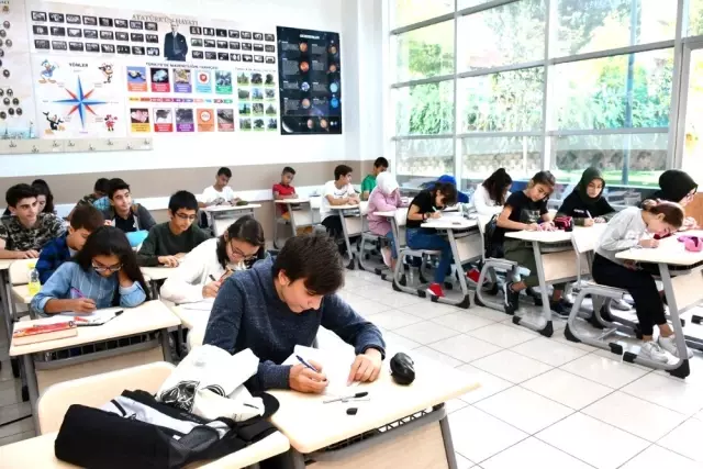 Küçükçekmece'de ücretsiz LGS kursları başladı Küçükçekmece'de ücretsiz LGS kursları başladı