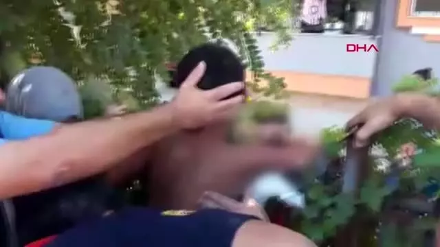 Mersin meyve toplamak isterken düşen çocuğun koluna demir saplandı Mersin meyve toplamak isterken düşen çocuğun koluna demir saplandı
