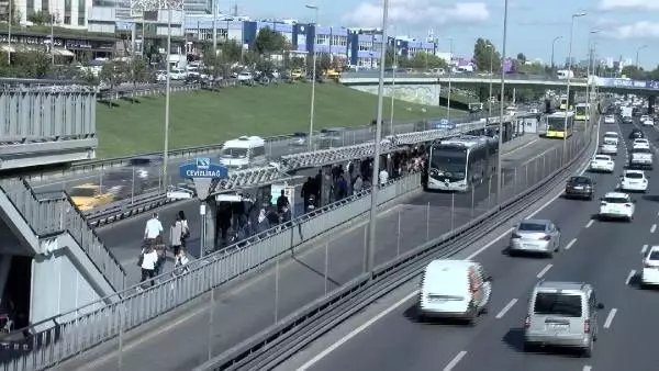 Metrobüs projesinin mimarlarından prof. ılıcalı: mevcut bu sistemde kazalar artar