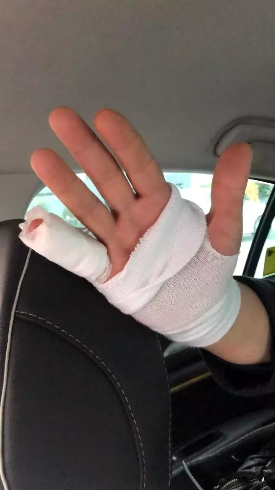 Canını hiçe saydı, iş yerine sığınan kadını Emine Bulut gibi olmasın diye ölümden kurtardı Canını hiçe saydı, iş yerine sığınan kadını Emine Bulut gibi olmasın diye ölümden kurtardı