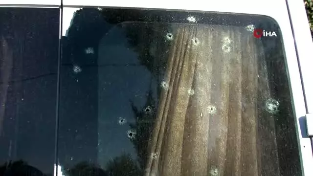 Riva'da lise öğrencilerinin olduğu servisi silahla taradılar