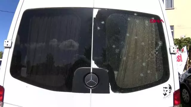 Riva'da öğrenci servisine kurşun yağmuru