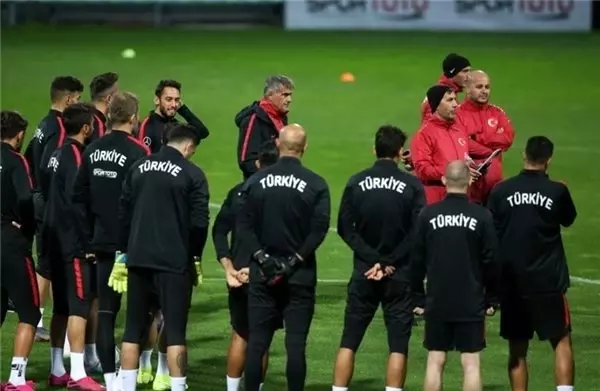 Şenol Güneş'ten uyarılar! Milli Takım... Şenol Güneş'ten uyarılar! Milli Takım...