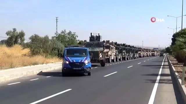 Kilis'in Suriye sınırına komando ve kirpi sevkiyatı sürüyor Kilis'in Suriye sınırına komando ve kirpi sevkiyatı sürüyor