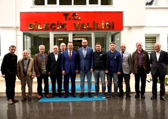 Trabzon Gazeteciler Cemiyetinden Vali Şentürk'e ziyaret Trabzon Gazeteciler Cemiyetinden Vali Şentürk'e ziyaret
