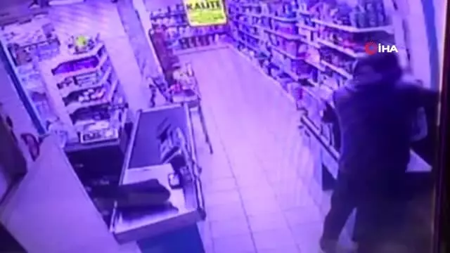 Ümraniye'de silahlı market soygunu kamerada Ümraniye'de silahlı market soygunu kamerada