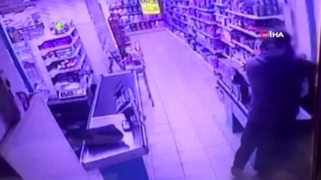 Ümraniye'de silahlı market soygunu kamerada Ümraniye'de silahlı market soygunu kamerada