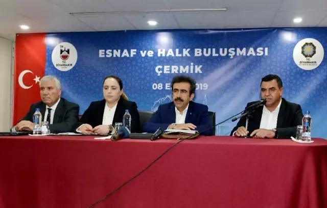 Vali Güzeloğlu, Çermikte esnaf ver vatandaşlarla buluştu