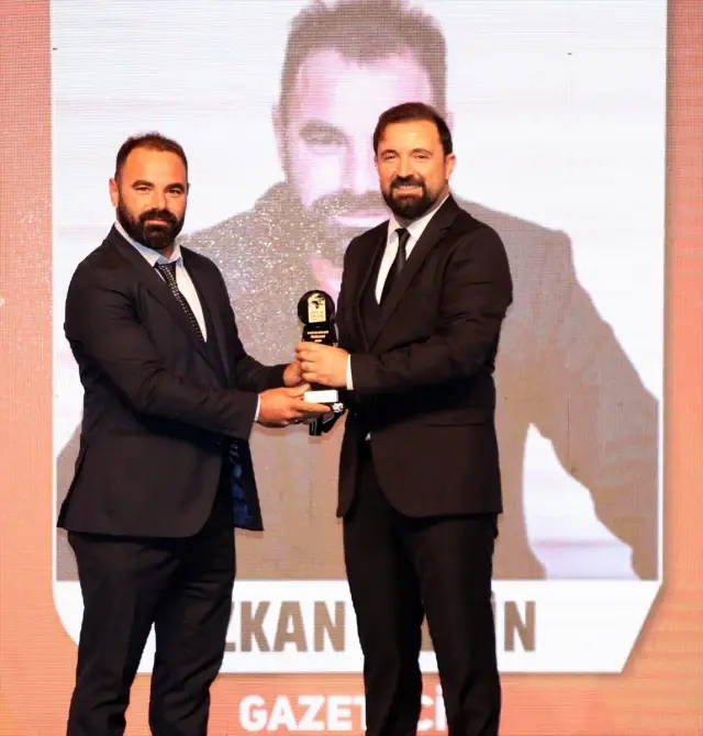 Van'da AA muhabiri Bilgin'e ödül Van'da AA muhabiri Bilgin'e ödül