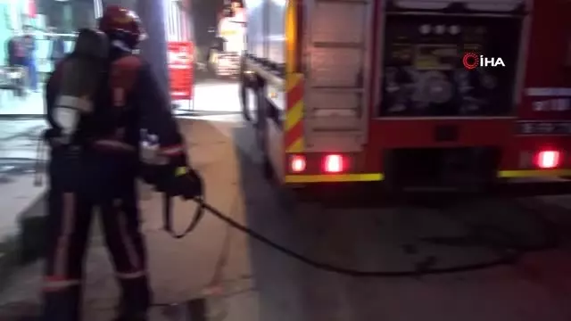 Yangın söndürme malzemesi satılan iş yeri çıkan yangında küle döndü Yangın söndürme malzemesi satılan iş yeri çıkan yangında küle döndü