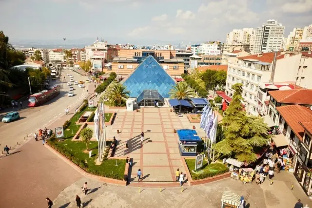 Zafer Plaza 20 yılda 250 milyon ziyaretçi ağırladı Zafer Plaza 20 yılda 250 milyon ziyaretçi ağırladı