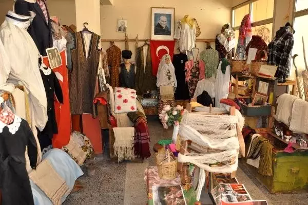 Aile yadigarı eşyalarla avini müzeye çevirdi