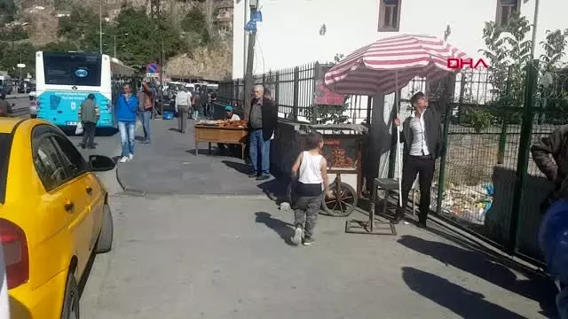 Ankara zabıta operasyonunda tezgahını cami bahçesine sakladı