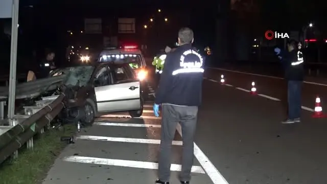 Aşırı hız ölüm getirdi... Kontrolden çıkan otomobil bariyerlere saplandı: 1 ölü