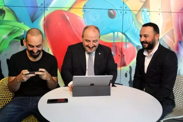 Bakan Varank, 'Kafa Topu' oynadı